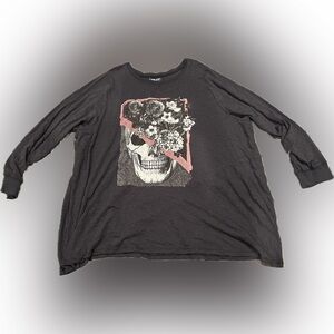 🏖️ EUC Torrid size 6 long sleeve skull shirt (washed but not worn)